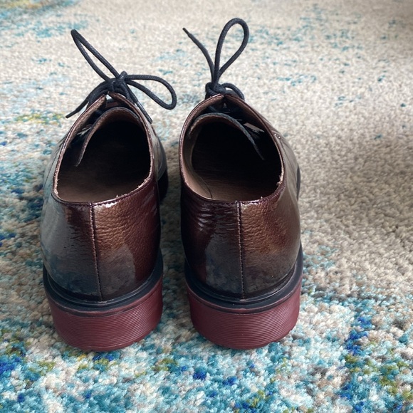 Used burgundy moccasins - Picture 6 of 6